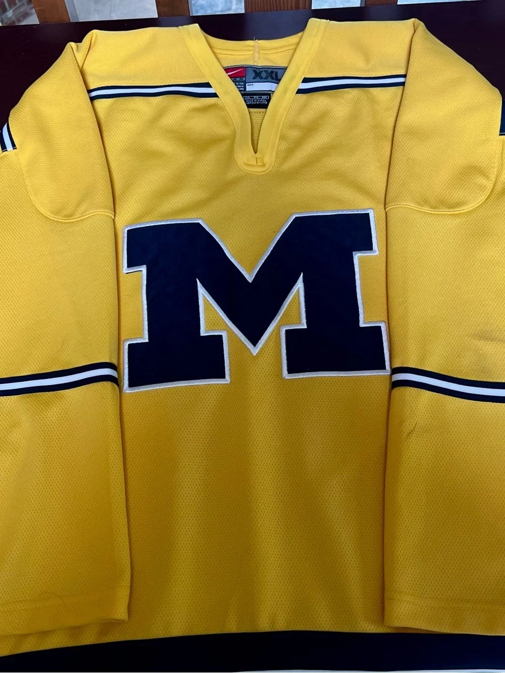 NIKE Vintage Team University of Michigan Wolverines Ice Hockey Jersey